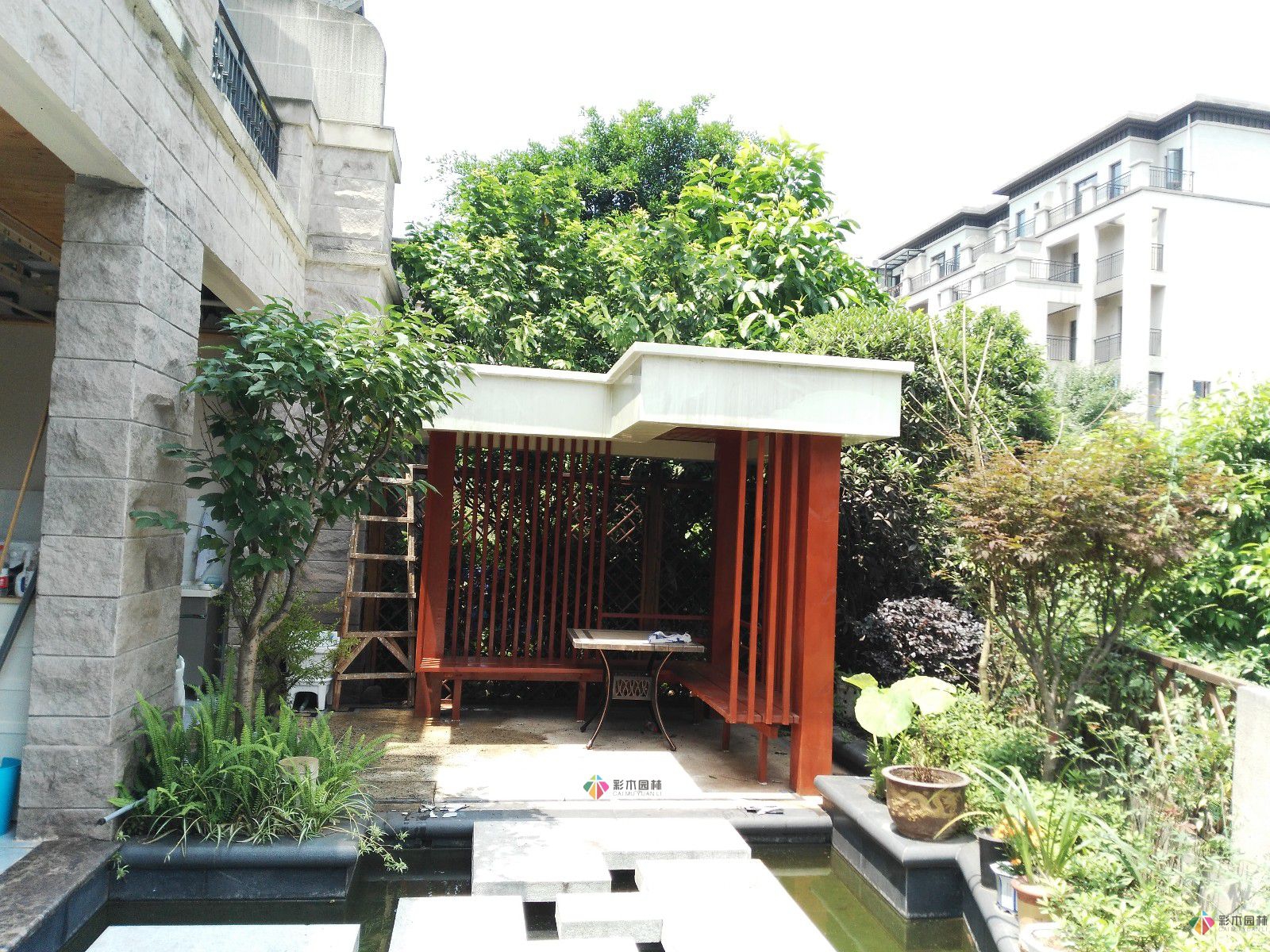 陽(yáng)臺(tái)花園設(shè)計(jì)的注意事項(xiàng)有哪些?